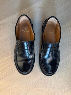 Women’s Bobbie’s black loafers